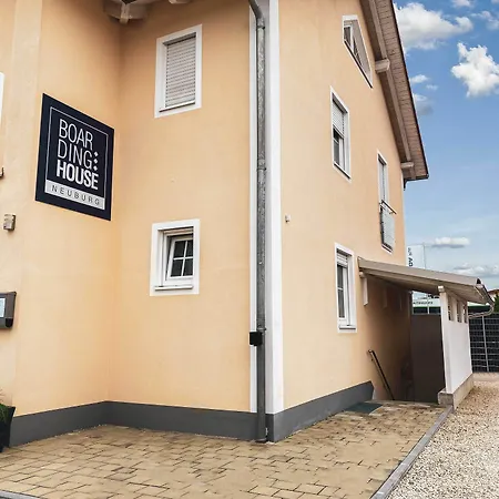 Гостевой дом Boardinghouse Neuburg Нойбург-ан-дер-Донау